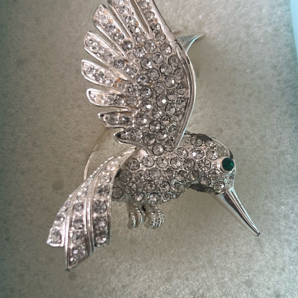 Elegant Silver color Bird Brooch with Green Gem